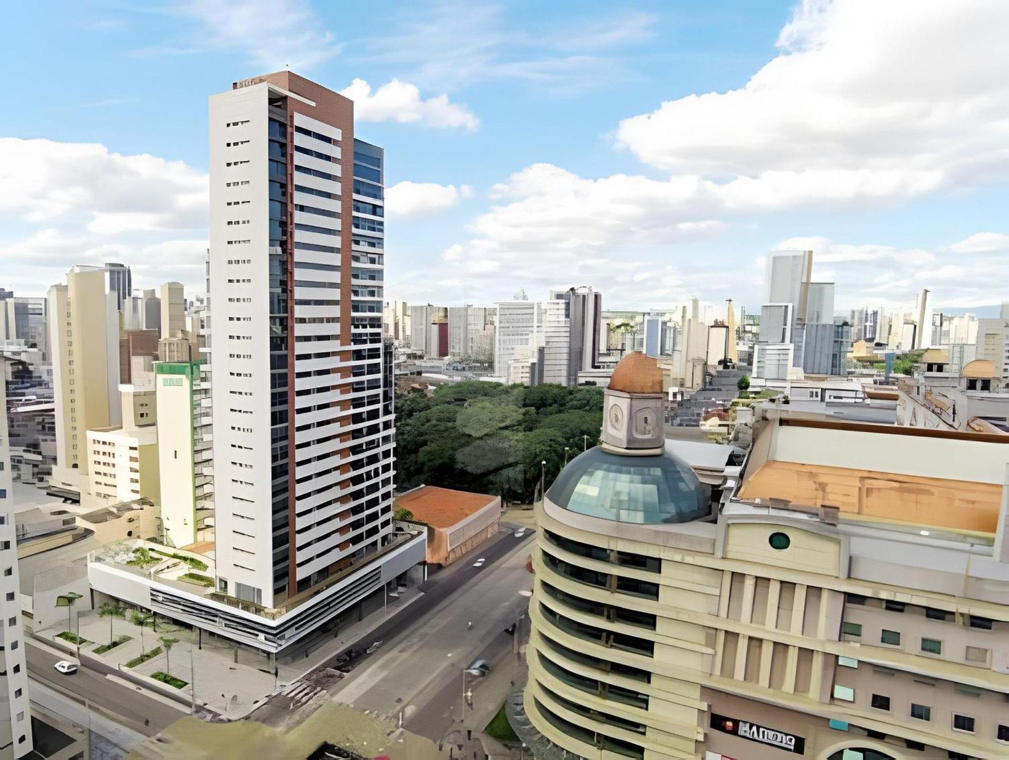 Apto Em Frente Ao Shopping Com Piscina Aquecida Curitiba